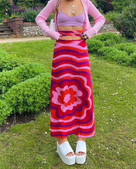 Barbie Aesthetic Outfit Dresses, Barbiecore Aesthetic Outfit, Juliet Aesthetic, Skirts 2022, Style Roots, Ella Enchanted, Mode Pop, Mode Kawaii, Printed Long Skirt