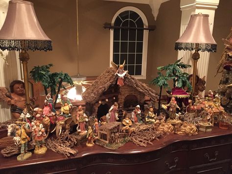 Fontanini Nativity Christmas Nativity Scene Display Indoor, Fontanini Nativity Display Ideas, Fontanini Nativity Display, Nativity Display Ideas, Nativity Set Display Ideas, Nativity Sets Display, Christmas Nativity Scene Display, Nativity Display, Nativity Scene Display