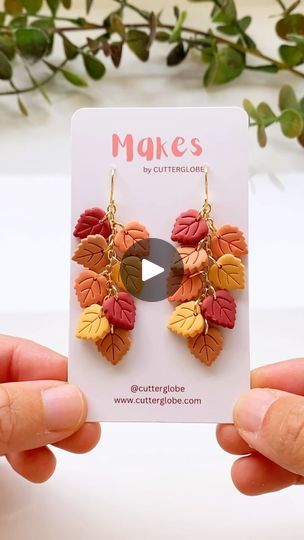 Fall Earrings Clay, Circuit Hacks, Clay Techniques, Clay Pendants, Ceramic Ideas, Fall Earrings, Clay Ideas, Polymer Clay Crafts, Leaf Earrings