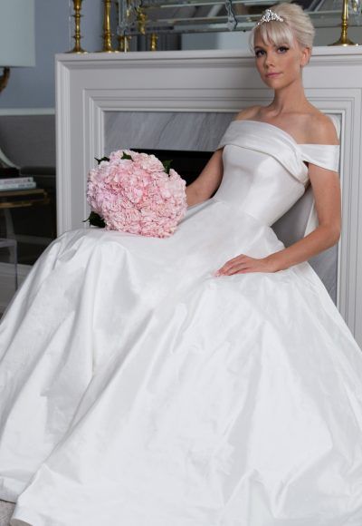 Silhouette: Ball Gown | Page 4 | Kleinfeld Bridal Romona Keveza Bridal, Romona Keveza Wedding Dresses, Romona Keveza, White Ball Gowns, Ballgown Wedding, Kleinfeld Bridal, Bridal Ball Gown, Bridal Fashion Week, Couture Wedding