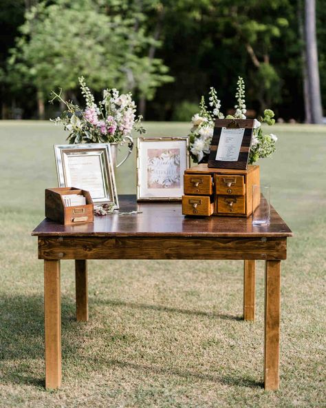 After The Tone Guest Book Table, Wedding Guest Book Display, Wedding Decor Book Theme, Books As Wedding Decor, Book Centrepiece Wedding, Guest Book Station, Unique Wedding Guest Book Ideas, Guest Book Table Decor, Tableau Marriage