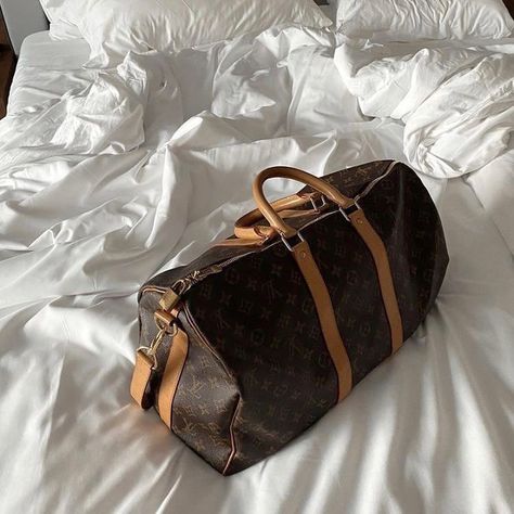 Louis Vuitton Duffle Bag, Best Travel Bags, Louis Vuitton Travel Bags, Louis Vuitton Travel, Louis Vuitton Keepall, Luxury Aesthetic, Bags Aesthetic, Vuitton Bag, Cute Bags