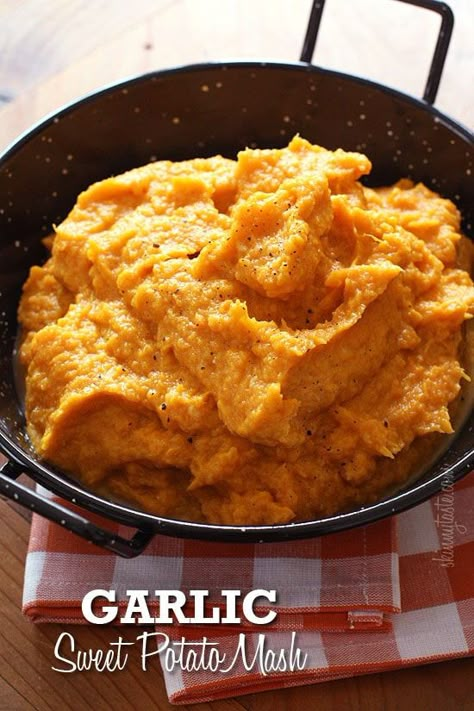 Garlic Sweet Potato Mash Sweet Potato Side Dish, Sweet Potato Sides, Boiling Sweet Potatoes, Sweet Potato Mash, Potato Puree, Potato Side Dishes, Think Food, Mashed Sweet Potatoes, Sweet Potato Recipes