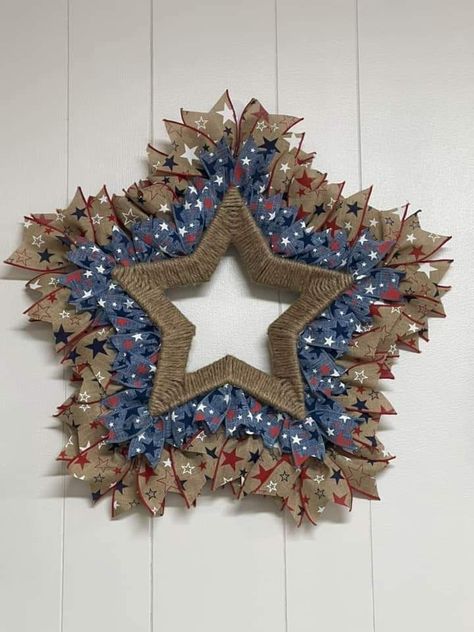 Star Wreath Form Ideas, Wreath Form Ideas, Star Wreath Frame, Star Wreaths, Star Wreath Form, Patriotic Wreath Diy, Fouth Of July Crafts, Patriotic Door Wreath, Star Wreath