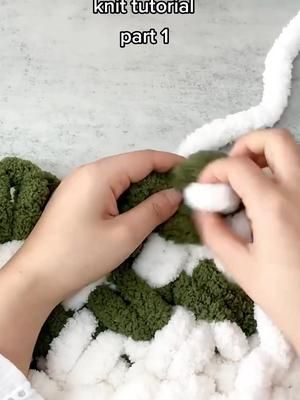 Replying to @littlehlittleg here is the criss cross hand knit blanket ... | TikTok Criss Cross Chunky Blanket, Diy Chunky Blanket Tutorial, Criss Cross Hand Knit Blanket, Sewn Blankets, Knit Blanket Tutorial, Big Yarn Blanket, Finger Knitting Blankets, Yarn Pillow, Knitting Yarn Diy