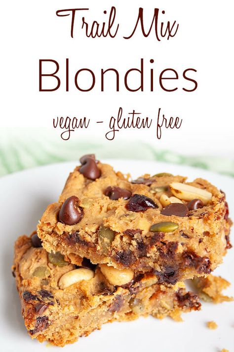 Trail Mix Blondies (vegan, gluten free) - These sweet and salty blondies taste like trail mix but in bar form. They're packed with healthy ingredients! Sweet And Salty Trail Mix, Salty Trail Mix, Fudge Bites, Trail Mix Cookies, Vegan Snack Recipes, Biscuits Cookies, Hiking Food, Vegan Snack, Vegan Lunch Recipes