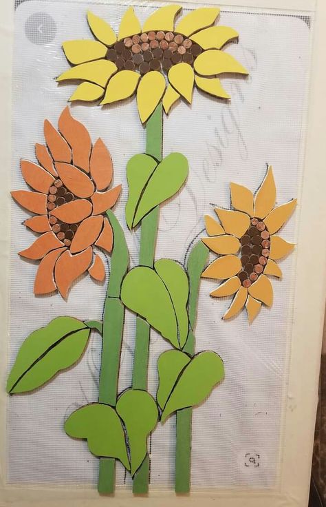 Realistic Flower Drawing, Stained Glass Mosaic Patterns, Sunflower Mosaic, Mosaic Birdbath, Mosaic Art Diy, Mosaic Pots, Mosaic Flower Pots, Mosaic Garden Art, Mosaic Art Projects