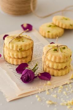 The best shortbread cookies with a hint of rose and a sprinkle of pistachios Rose And Pistachio, Pistachio Shortbread Cookies, Christmas Flavors, Cookies Easy Recipe, Rose Pistachio, Pistachio Shortbread, Baking Photography, Coconut Biscuits, Cookie Crisp