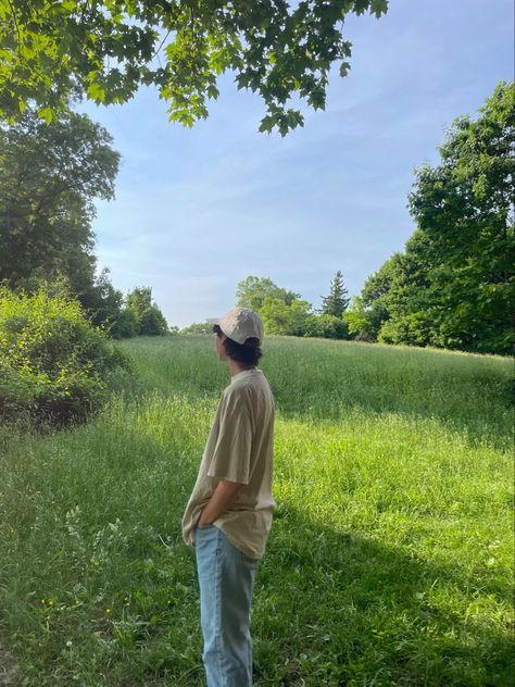 person standing in a field wearing light neutral colors and jeans Short Guy Aesthetic, Outdoorsy Style Men Summer, Granola Aesthetic Men, Indie Boy Aesthetic, Outdoorsy Style Men, Granola Boy Aesthetic, Granola Guy Aesthetic, Granola Guy Style, Granola Boy Outfits