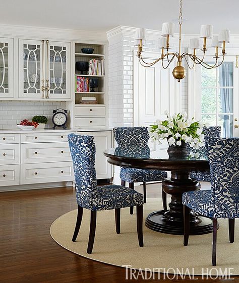 round-breakfast-table-blue-patterned-chairs-102664799 Blue Chairs, Casa Vintage, Table Rug, Dining Chair Design, Dining Room Inspiration, Breakfast Table, Breakfast Room, Stylish Furniture, Dining Room Design