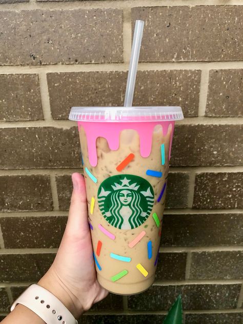 Green Starbucks, Reusable Starbucks Cup, Sprinkles Design, Starbucks Cup Design, Starbucks Cup Art, Starbucks Design, Personalized Starbucks Cup, The Color Pink, Cute Coffee Cups