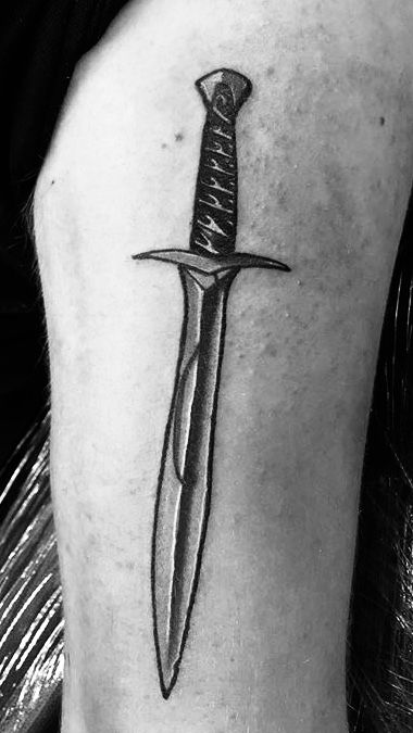 LOTR Sword, Sting Tattoo Sting Lotr Tattoo, Sting Tattoo Lotr, Lotr Sting Tattoo, Sting Tattoo, Lotr Tattoo, Mexican Art Tattoos, Tattoo Filler, Tattoo Pictures, Geek Tattoo