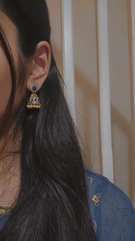 #jhumke #indianjewellery #desi #indianaesthetic #earrings #goldjhumke Hide Poses For Pictures Instagram, Face Astethic, Traditional Pics Ideas, Indian Girl Aesthetic, Desi Earrings, Indian Dress Up, Long Hair Images, Hide Face, Cute Images For Dp