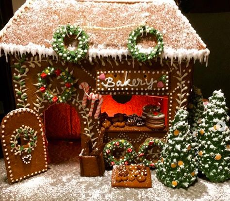 Gingerbread House Inside, Grinch Themed Gingerbread House Ideas, Gingerbread House Grinch, Big Gingerbread House, Gingerbread Building, Gingerbread City, Intricate Gingerbread House, Icing Biscuits, Impressive Gingerbread House