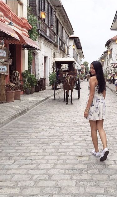 A cute but simple outfit: a nice dress paired with converse. Ilocos Outfits, Philippines Aesthetic Outfit, Intramuros Photoshoot, Vigan Philippines Aesthetic, Baguio Photoshoot, Nadine Lustre Fashion, Vigan Philippines, Lady Luster, Philippines Aesthetic