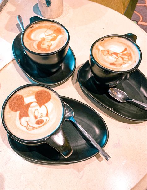 Disney Cruise Line ships have coffee bars that put the cutest designs on your coffees. Disney Cafe Design, Disney Paris Food, Disney Cruise Aesthetic, Disney Cruise Pictures, Disney Coffee, Disney World Castle, Disney Eras, Disney Desserts, Cruise Food