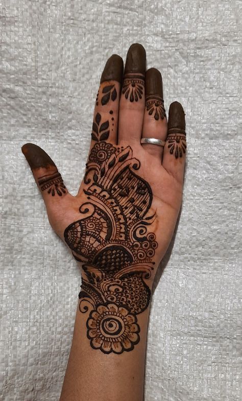 Western Mehndi Designs Front Hand, Simple Mehndi Designs Left Hand, Western Mehndi, Tikki Design, Front Mehndi, Peacock Mehndi, Mehndi Ideas, Peacock Mehndi Designs, Full Mehndi