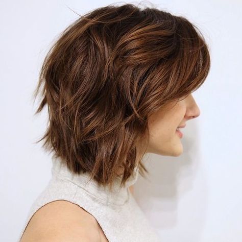 shaggy bob for teen girls Teenage Girl Hairstyles, Teenage Hairstyles, Short Shaggy Haircuts, Girls Short Haircuts, Shaggy Haircuts, Michelle Dockery, Cute Short Haircuts, Lisa Rinna, Short Wavy Hair