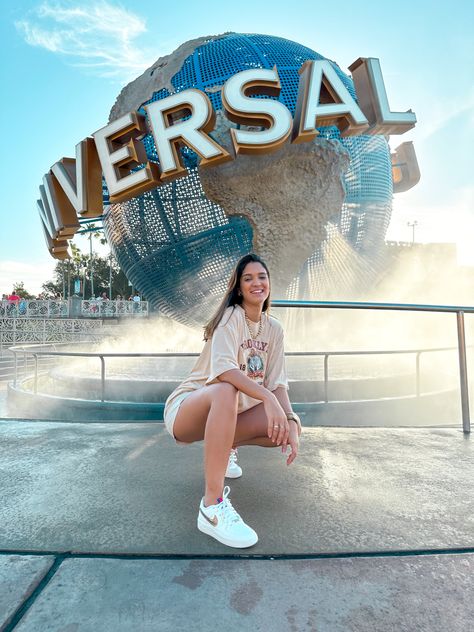 #orlando #universalstudios #park #disney #instagram #nikeairforce1 Orlando Instagram Pictures, Disney Instagram Post Ideas, Singapore Vacation, Disney Poses, Orlando Photos, Singapore Photos, Miami Orlando, Universal Studio, Disney World Pictures