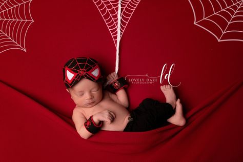 Spider Man Newborn Photoshoot, Baby Vegeta, Born Baby Photos, Superhero Pictures, Avengers Theme, Baby Avengers, Spiderman Theme, Newborn Photography Boy, Baby Shoot