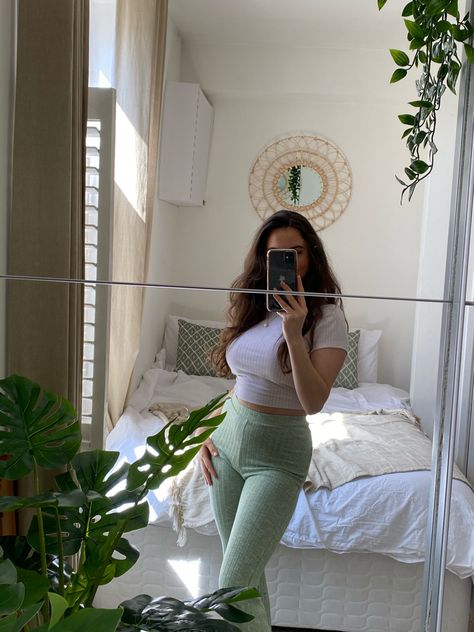 Ribbed green sage pants 💚 Sage Green Leggings Outfit, Light Green Leggings Outfit, Sage Green Pants Outfits, Sage Green Leggings, Green Leggings Outfit, Sage Green Pants, Sage Pants, Green Pants Outfit, Green Sage