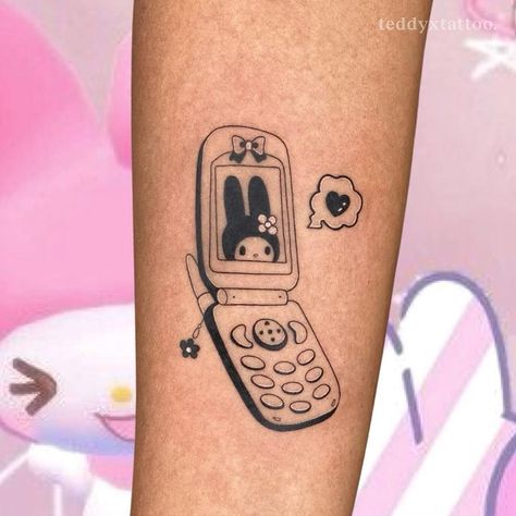 Flip Phone Tattoo Design, Phone Tattoo Ideas, My Melody Flip Phone, Amira Tattoo, Flip Phone Tattoo, Flip Phone Drawing, Kawaii Flash Tattoo, Artist Tattoo Design, My Melody Tattoo