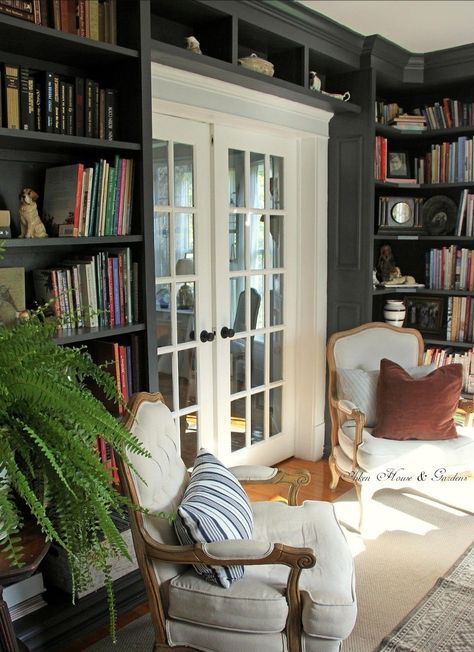 Window Seat Ideas, Home Library Rooms, House Gardens, Piano Room, Home Library Design, Home Libraries, Autumn Days, Home Library, Window Seat