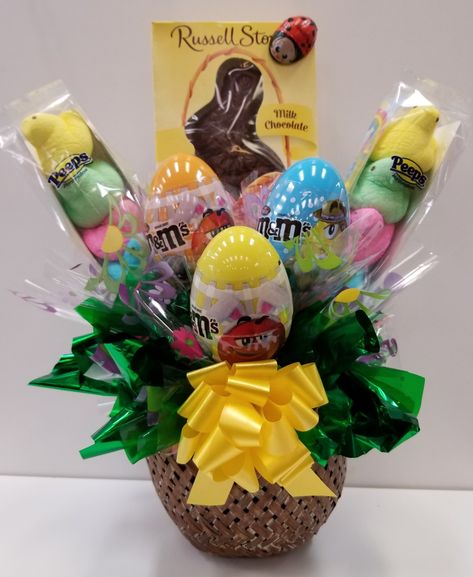 Ostara Desserts, Easter Candy Bouquet, Unicorn Easter Basket, Balloon Bouquet Diy, Candy Ideas, Candy Bouquets, Juneau Alaska, Candy Cakes, Easter Gift Baskets