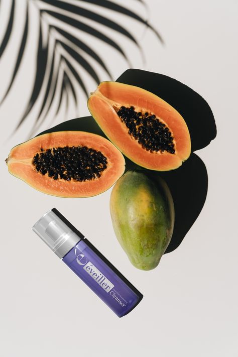 Prevent visible signs of aging, soften and nourish the skin. Ideal for all skin types. Papaya Benefits, Papaya Seeds, Vegan Perfume, Papaya Enzyme, Fruit Benefits, Papaya Fruits, Fruit Photography, Roll On Perfume, Natural Exfoliant