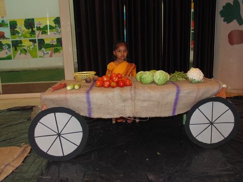 The Nursery and Grade KI and KII students had been recently introduced to different fruits and vegetables. As an extension to our curriculum, the school had organized an event, “Market Day” in the school. A set up of the local market and that of a super market was created. On the day of the event, the students had to get either a fruit or a vegetable. They had also dressed up as buyers or as sellers.The student could identify the different fruits and vegetables and they thoroughly enjoyed. Vegetable Themed Nursery, Fruits Day Celebration In School, Different Fruits And Vegetables, Preschool Classroom Decor, Market Day, Fruit Shop, Super Market, Different Fruits, Preschool Themes