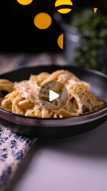 Michael McDowell on Instagram: "Authentic Fettuccine Alfredo! This recipe for authentic fettuccine alfredo is so easy & quick to make and it tastes delicious. It’s creamy, well seasoned and one of my families favorite pasta recipes. 
📝 Ingredients 📝
▪️1lb Fettuccine
▪️4oz of cream cheese 
▪️8tbsp of butter 
▪️2cups heavy cream
▪️1tsp garlic powder 
▪️1tsp italian seasoning
▪️1/4tsp salt 
▪️1/4tsp pepper 
▪️1cup freshly grated parmigiana 
▪️1/4cup freshly grated pecorino romano
🍴Steps🍴
1)Start by bringing a large pot of water to a boil, salting it & cooking your fettuccine til al dente. 
2)To a large pan add your butter & cream. Once this comes to a light simmer add in your cream cheese and mix till it melts. 
3)Follow in with your cheese and seasonings & mix and let thicken. 
4)Add you Alfredo Pasta Without Heavy Cream, Martha Stewart 3 Ingredient Fettuccine Alfredo, Authentic Fettucine Alfredo Recipe, Traditional Fettuccine Alfredo, Elaine’s Fettuccine Alfredo, Pasta Alfredo, Favorite Pasta Recipes, Pecorino Romano, Pasta Sauces