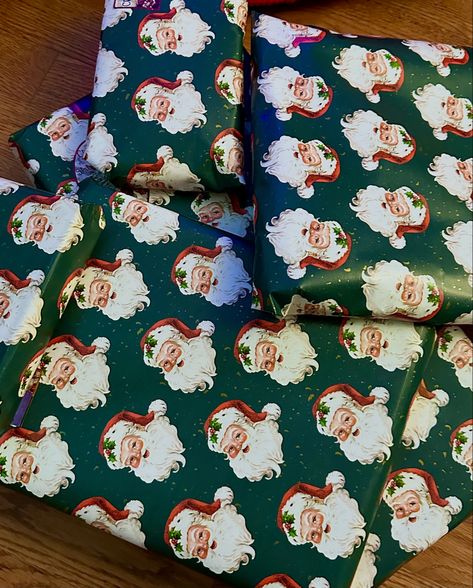 vintage wrapping paper • classic santa Traditional Christmas Wrapping Paper, Santa Wrapping Paper, Santa Wrapping, Mario Room, Christmas Feels, Xmas Wrapping Paper, Vintage Christmas Wrapping Paper, Popular Christmas Gifts, Vintage Wrapping Paper