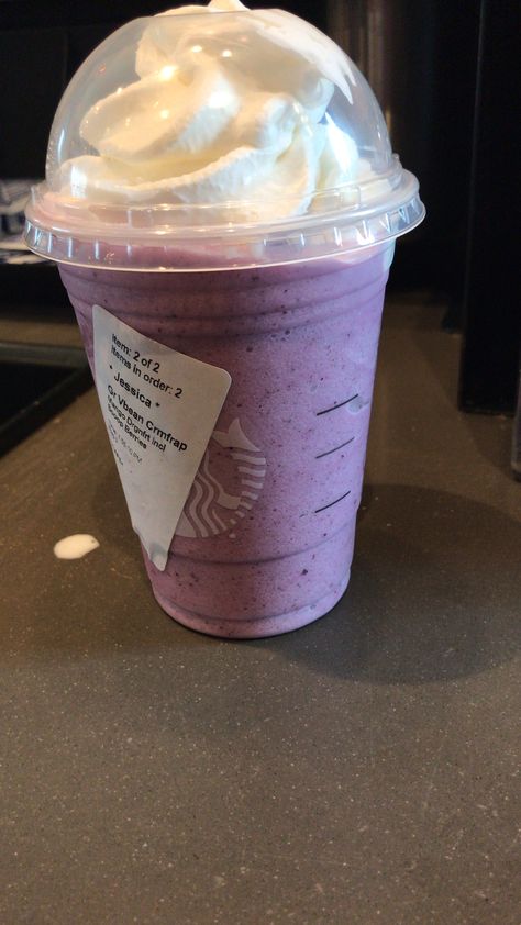 Vanilla Bean Frappe with Dragon Fruit and BlackBerry Inclusions Dragon Fruit Frappuccino, Starbucks Frappe, Starbucks To Try, Vanilla Bean Frappe, Food Desert, Starbucks Drinks Recipes, Starbucks Drinks, My Vision Board, Drinks Recipes