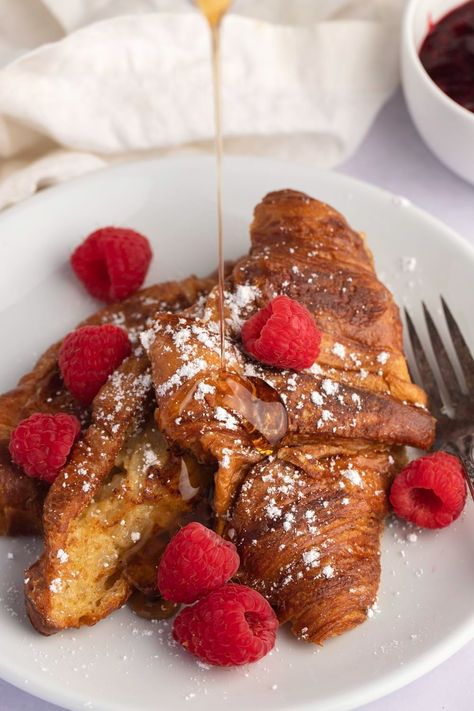 Croissant French Toast (Easy Recipe) - Insanely Good French Toast Easy Recipe, Decadent Breakfast, Croissant French Toast, Easy French Toast Recipe, Classic French Toast, Blackberry Syrup, Brioche French Toast, Vanilla Sauce, Toast Sandwich