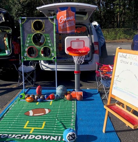 Sports Trunk Or Treat, Football Trunk Or Treat, Church Trunk, Fall Festival Games, Halloween Costumes Diy Couples, Trunk Or Treat Ideas, Festival Games, Skee Ball, Fall Fest