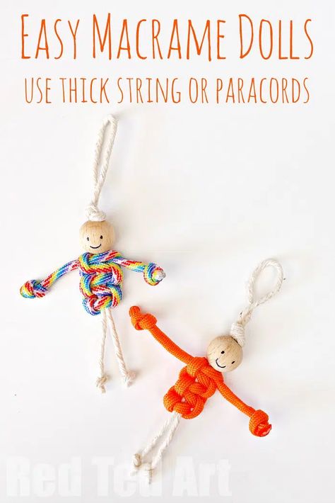 Easy Macrame Dolls (using Paracords) - Red Ted Art - Kids Crafts Macrame Dolls, Macrame Doll, Red Ted Art, Tutorial Macramé, Easy Macrame, Doll Videos, Cadeau Parents, Craft Easy, Operation Christmas Child