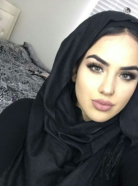 Versions Share ©by:  █║ Rhèñdý Hösttâ ║█  Thank you for visiting my pin in Pinterest♡ Hijabi Fashion Abayas, Hijabi Makeup, Lebanese Women, Hijab Beauty, Amazing Eyes, Barbara Eden, Full Makeup, Arabian Beauty Women, Estilo Country