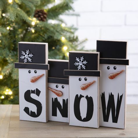 Wooden Christmas Table Decorations, Small Pieces Of Wood Projects, Wooden Winter Decor, Christmas Selling Ideas, Wood Block Projects, Simple Wood Projects For Kids, Wood Projects Decor, Wood Scrap Projects, Family Table Decor