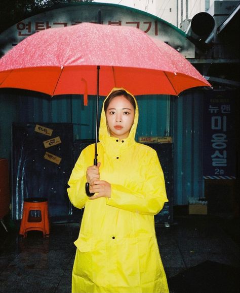 Yellow Rain Coat Aesthetic, Raincoat Reference, Yellow Raincoat Outfit, Raincoat Fashion, Painting Reference, Pvc Raincoat, Intro Video, Yellow Raincoat, Oh My Girl