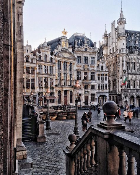 La Grand Place at sunset. . Do you have any exciting plans for today?:) . . . . . . . . . . . . . #bruxelles #belgie #belgique… Brussels Travel, Grand Place, European City, Belgium Travel, Voyage Europe, Beautiful Places To Visit, Travel Inspo, Places Around The World, Travel Aesthetic