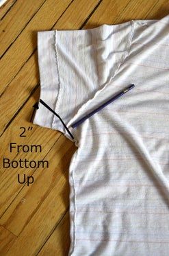 Turn a Baggy Shirt Into a Fashion Staple : 4 Steps (with Pictures) - Instructables Baggy Tshirt, Recycling Jeans, Shirt Alterations, Altered T Shirts, Candlewicking Embroidery, Shirt Makeover, Cut Tee Shirts, Baggy Shirt, Baggy T-shirt