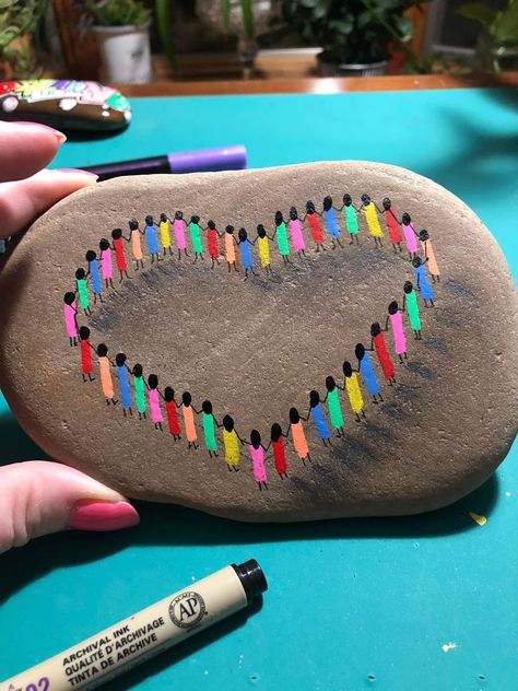 Valentine Rocks, Painted Things, Garden Rock Art, Rock Painting Tutorial, Diy Rock Art, Mandala Rock Art, Stone Art Painting, Painted Rocks Kids, Paint Rocks