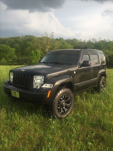 2011 Jeep Liberty. Lifted with fuel wheels and cooper LTZ 285/60R18 Finally got it looking the way I want. Suv Photoshoot, Jeep Liberty Lifted, 2012 Jeep Liberty, Jeep Wk, Jeep Liberty Sport, Jeep Baby, White Jeep, Badass Jeep, Fuel Wheels