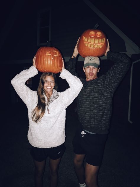 pumpkin carving couple Couple Pumpkin Carving, Dylan Sprouse, Goals Pictures, The Love Club, Fall Photoshoot, Boyfriend Goals, Cute Couples Photos, Relationship Goals Pictures, Cute Relationship Goals