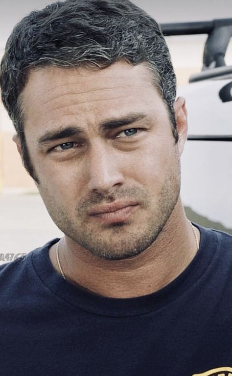 Attractive Male Celebrities, Taylor Kinney Chicago Fire, Taylor Jackson, Kelly Severide, Taylor Kinney, Facebook Profile, Random People, Chicago Fire, Male Celebrities