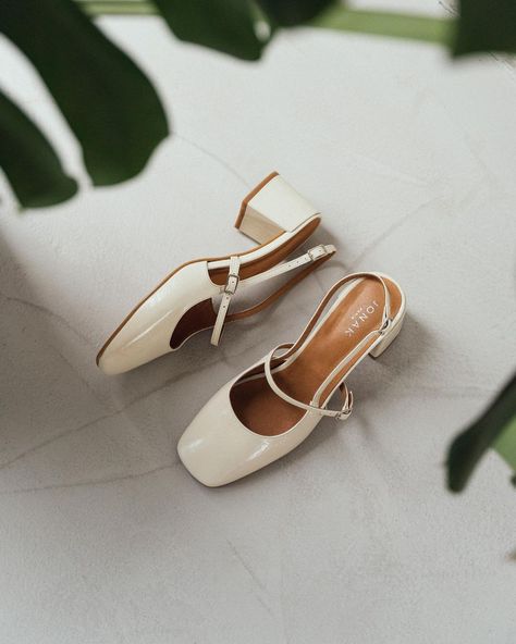 Wedding Shoe Low Heel, Wedding Shoes Not Heels, Square Toe Wedding Shoes, Low Bridal Heels, Bridal Mary Janes, Cottagecore Wedding Shoes, Cute Low Heels, Wedding Mary Janes, Mary Jane Wedding Shoes