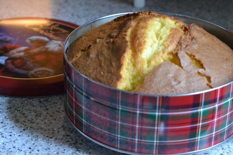 Cookie Tin Cake, Degree Cake, Cookie Tin, Warm Cake, Cake Packaging, Rum Cake, Gingerbread Cake, Cookie Tins, Cooking For One