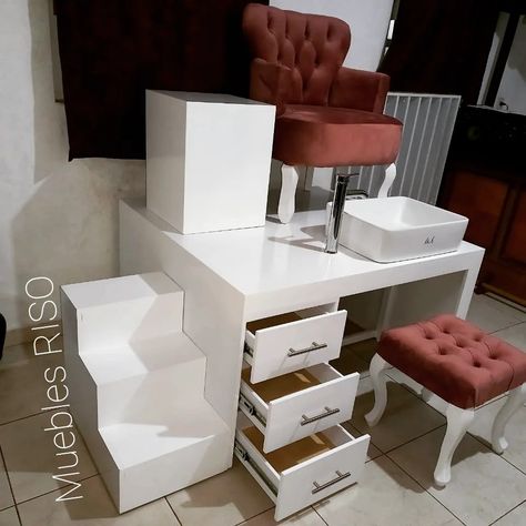 Pedicure Chair Ideas No Plumbing, Luxury Pedicure Spa Treatments, Pedicure Set Up, Pedicure Area Ideas, Pedicure Set Up Ideas, Pedi Station, Pedicure Chair Ideas, Dress Form Decor, Beauty Shop Decor