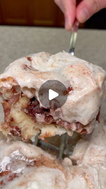 grubspot. on Instagram: "BACON STUFFED CINNAMON ROLLS🥓 using @kingshawaiian #grubspot #dessert #bacon #kingshawaiian #cinnamonrolls #ad" Bacon Stuffed Cinnamon Rolls With Hawaiian Rolls, Kings Hawaiian Bacon Stuffed Cinnamon Rolls, Bacon Stuffed Cinnamon Rolls, Pillsbury Hacks, Stuffed Cinnamon Rolls, Jello Frosting, Maple Bacon Cinnamon Rolls, Cinnamon Sugar Bread, Bacon Cinnamon Rolls