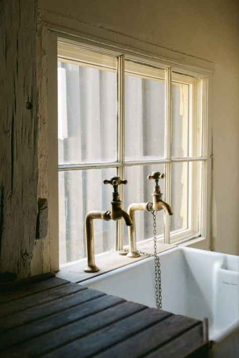 World of Interiors readers might recognise this Grade II-listed farmhouse close to the Suffolk coast – it has featured in the storied magazine, as well as books exploring the quintessential English farmhouse. And now it’s for sale. #design #inspiration #interiors #architecture British Farmhouse Interiors, English Farm Aesthetic, Historic Farmhouse Interiors, Bathroom Countryside, Scotland Farmhouse, Old New England Farmhouse, Edwardian Farm, English Farmhouse, Cast Iron Bath